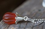 Anhänger Carneol-Tropfen graviert 15x10mm130,-an Kügelchenkette Silber 1,5mm 35,-€