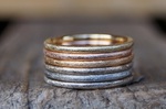 Ringe Stapelringe Beisteckringe Sammelringe  von oben nach unten Gelbgold, Rotgold,  Roségold 585/- je 325,-€ Chamois 750/- 445,-€, Platin 600/- 355,-€, Weißgold 585/- 365,-€ 